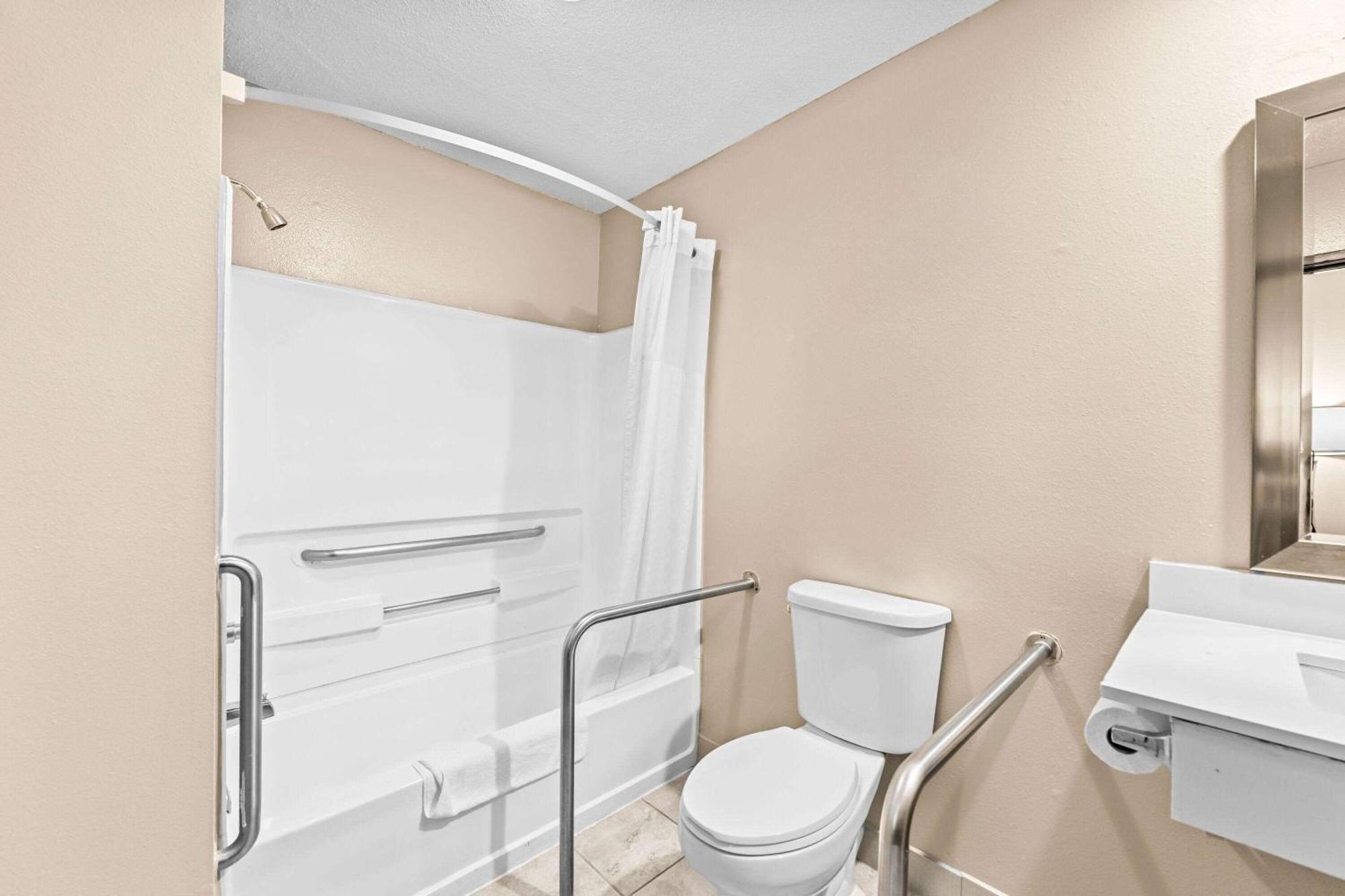 Super 8 By Wyndham Council Bluffs Ia Omaha Ne Area Motel Екстериор снимка
