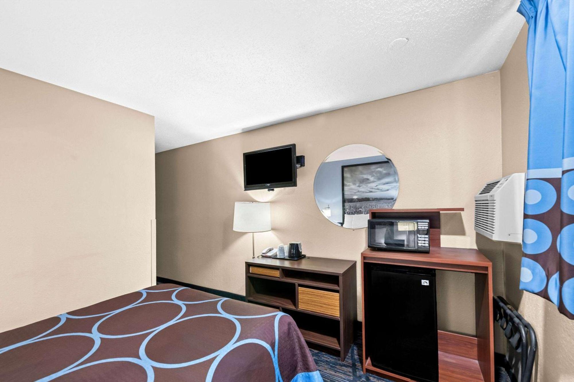 Super 8 By Wyndham Council Bluffs Ia Omaha Ne Area Motel Екстериор снимка